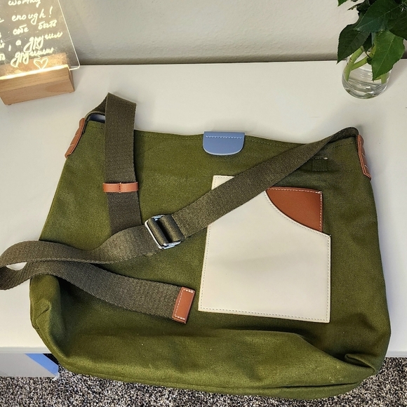 ‼️Sale‼️Stylish Green Canvas Messenger Bag FAST SHIPPING📦 - Picture 2 of 7